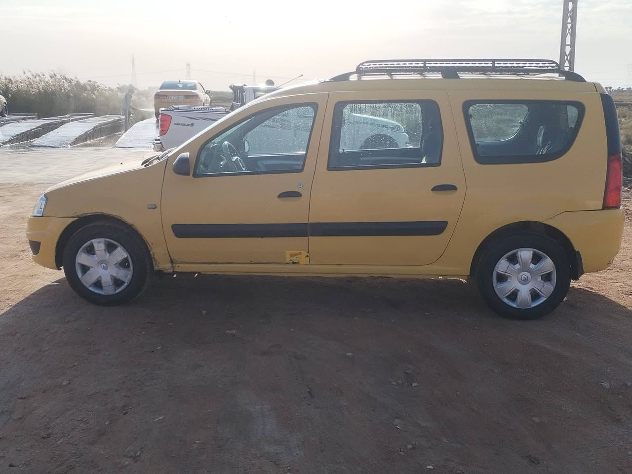 رينو البيع موديل 2011حداديه جديده مشط جديد تخم تاير جديد سياره حلوه مصغره هيئه وغرامات السعر 48وبيه مجال رقم الموبايل ***********
