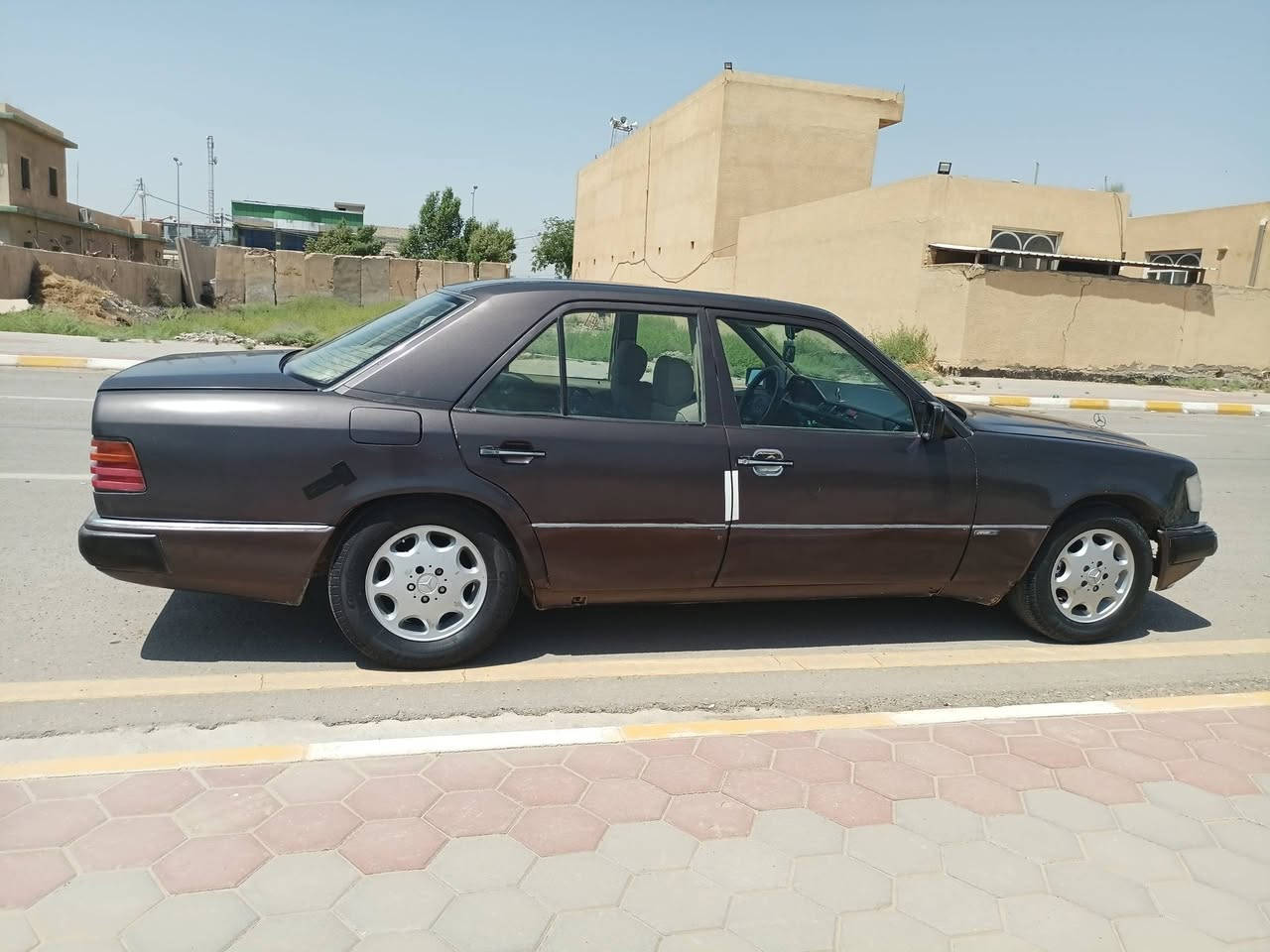 سلام عليكم
مارسدس دب موديل 91 رقم بغداد بسمي
مكينه 3000 VVT لا تبخير ولاتنقيص
التبريد عوزه بس كمبريسر
السعر 42 وبيهه مجال
 العنوان واسط الحفريه 
الاستفسار ***********
