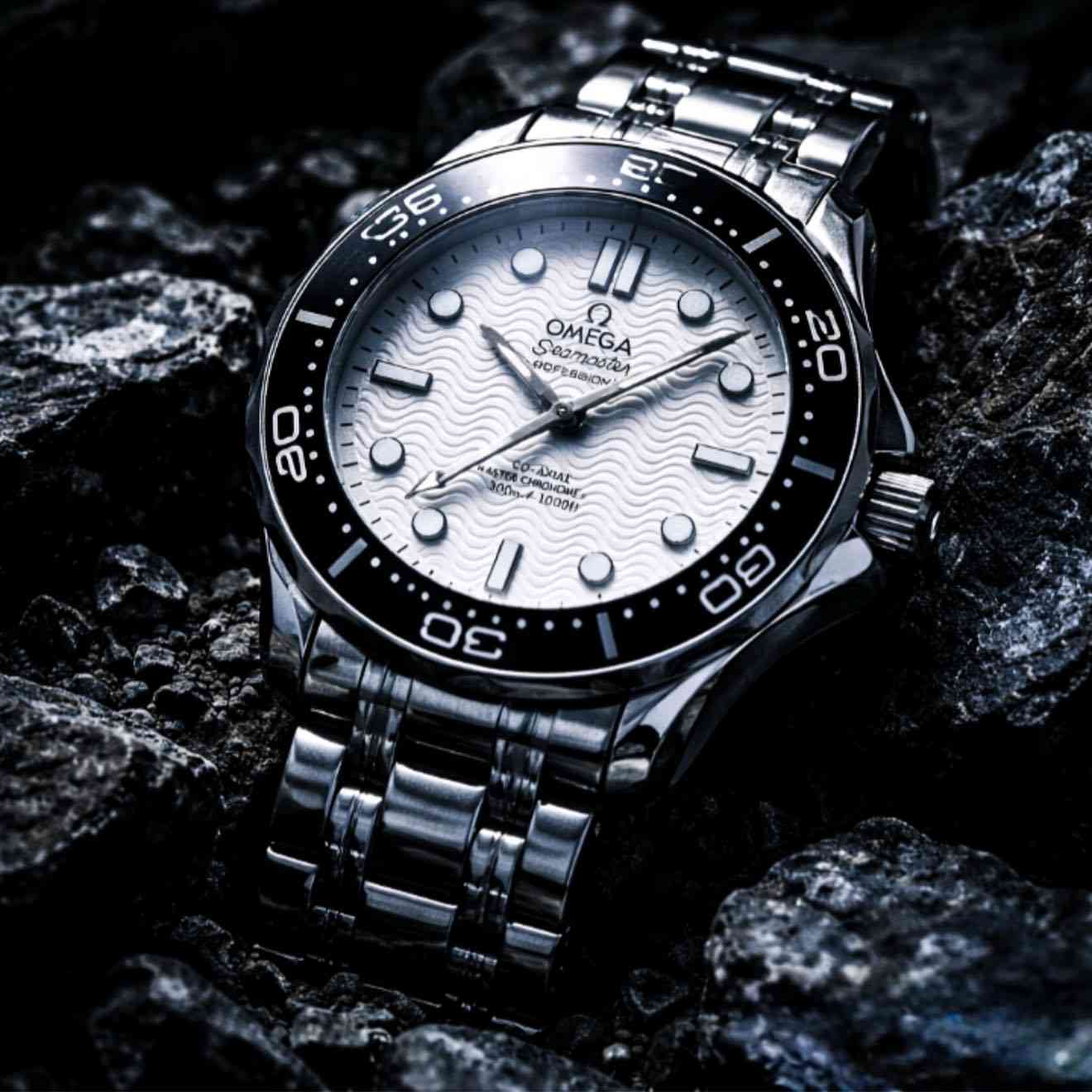 💥 💥 #دقيقة كل يوم جمال يتجدد 

💢💢 29 الف مع التوصيل 🚚 لباب المنزل 🏠

🕑 فاخرة ومميزة تأتي بمواصفات وكوالتي ممتاز وبسعر مناسب 

⌚️قطر الساعة 41 ملم 
⌚️ارقام واميال لامينوس حقيقي مضيء وليس طلاء( صورة بالمنشور ) 
⌚️ مينا مميزة كأمواج البحر  
⌚️ظهر حفر بختم الماركة ( صورة بالمنشور ) 
⌚️سير من الستالس ستيل عالي الجودة مختوم ( صور الختومات بالسير بالمنشور ) 

⌚️ وزن القطعة + 123 غرام ( صورة بالمنشور ) 
 
⌚️ الوان الموديل ⚫️ الاسود و 🟢 و 🔴 و 🔵 و ⚪️ و الاوف وايت المميز 
 
"" قطع محدودة "" 

والسعر ….
29 الف فقط مع التوصيل 🚚لكل محافظات العراق 🇮🇶🇮🇶

واتساب 🟢 *********** 🟢
