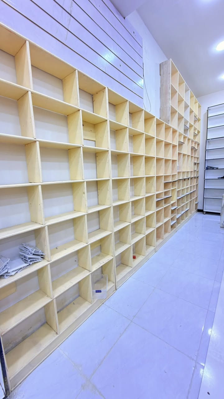 رفوف ابيض عدد-5-ارتفاع2,5متر والعرض1متر
مع ملحق نفس اللون عدد-5-الارتفاع 1,5 والعرض1متر
ورفوف خشب عدد-7-الارتفاع2,40م والعرض1,40
للاستفسار واتساب او اتصال☎️ 
***********
