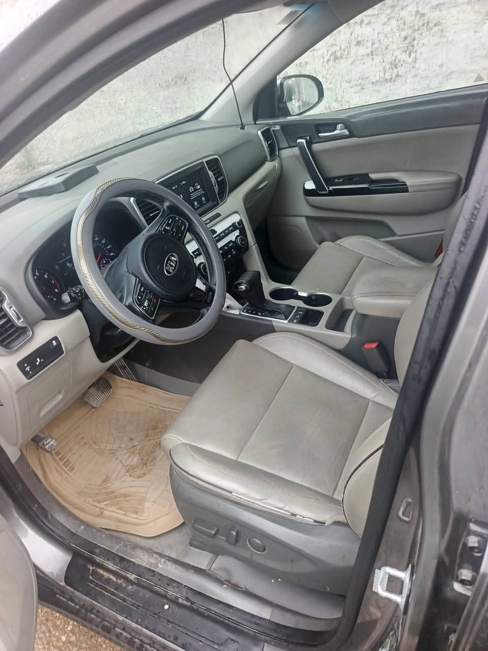 سبورتج ٢٠١٩  سيارة فول عده الفتحه 
بيه قطه صبغ وارد  سعر ١٤٠ بيه مجال عنوان الرمادي ***********
