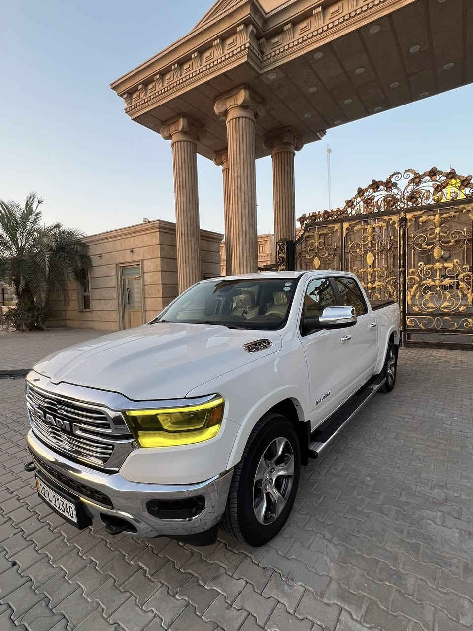 دوج رام وارد خليجي وكاله ليث العبيدي فئه لارمي 2019 ماشيه 160 محرك 8 سلندر 5700 كفاله من الصبغ والفتح فول عدا الفتحه داخل بيجي كشنات تدفئه وتبريد تخم تاير جديد تايلندي نقطه عمياء شاشه جبيره حساسات امامي وخلفي لايت زنون LED دخول ذكي وتشغيل عن بعد وهواي بعد مواصفات بيها سعر السياره 315 وبيها مجال بسيط سياره نظيفه بعنى الكلمه ***********
