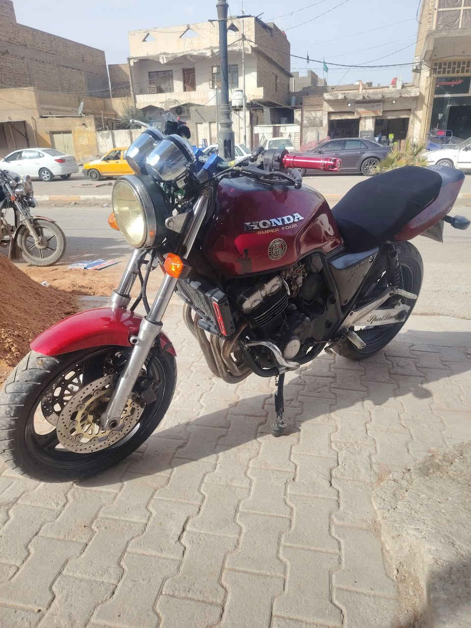 سلام عليكم بطح سي بي فور جيل اول دراجه نضيفه تخم تايرات باتري جديد كرهبايات اوراق مدفوع كمرك شغاله نقصهه بس تنضيف كابريترات الشراي يتصل ***********  السعر مليون و200 المكان ديوانيه
