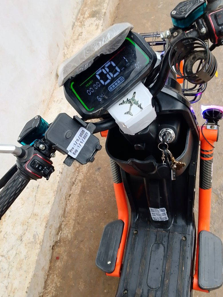 السلام عليكم 
دراجة شحن للبيع 
نضيفة كلش اخت الزيرو 
اي عطل مابيهة شاحنة موجودة 
الدراجة تشتغل كارت وسويج وبصمة
مكان ديالى خان بني سعد ***********
