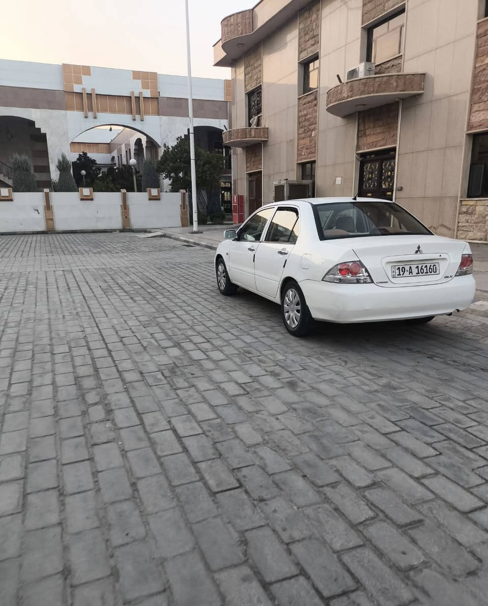 السلام عليكم.. 
#للبيع سيارة ميتسوبيشي لانسر  موديل ٢٠١٠ رقم كربلاء الماني مميز مع سنوية عظم عاج بإسمي  . 

#المواصفات: 
1. ميتسوبيشي لانسر ٢٠١٠ لون ابيض . 
2. الرقم كربلاء الماني مميز سنوية وارقام جدد لغاية ٢٠٢٨  . 
3. محرك ٤ سلندر  ١٥٠٠ قبق أسود . 
4. غرفة بيحي مع صاج دشبول بلادي .  
5. تبريد شغال . 
6. محرك ، كير ، حدادية كلها يعمل. 
7.  بنيد مبدل فقط  . 

(السيارة معروضة للبيع والسعر المطلوب ٩ الف و ٣٠٠ دولار ( ٩٣ ورقة ) مع مجال قليل مكان السيارة كربلاء )

الجاد بالشراء الاتصال على الرقم التالي 👇🏼 (غير متواجد على فيسبوك ) .

 *********** (د.علي الشمري ) .
