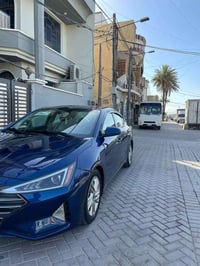 النترا وارد حادثها بنيد وبيها صبغ جاملغ امامي ايمن وبنيد والباقي كفاله...