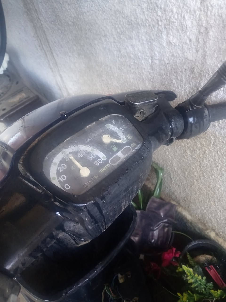 السلام عليكم دراجه 60 بطه تجفيت جديد بس طفت ع فجئه أبيع كوم حديد 120 هل موجود مكاني بغداد حي الفرات قرب مطار بغداد رقم للاتصال *********** واتساب فقط
