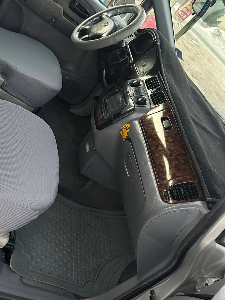 هونداي تراجيت للبيع موديل 2004 مصبوغه عام خارجي دواخل التكم مامصبوغات بسمي عطل كير ومكينه كايمان كهربائيات شغاله من لايت للبك لايت تبريد لايت زنون رقم بغداد تخم تاير عنواني بصره القبله ***********
