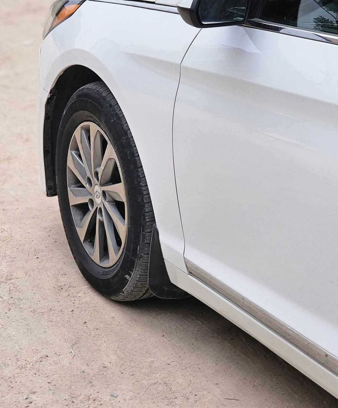 السلام عليكم.. سوناتا 2017 وارد أمريكي للبيع
 نظيفة وجاهزة بمعنى الكلمه حادث أمريكا بنيد فقط .. وهنا صار بيها تكشير كما موضح بالصور لا معجون ولا طخه ولا صبغ فقط كارت

: مكينة وكير بحاله ممتازة وفول
 دواخل نظيفة وجديده
 مانع انزلاق
حداديه
تحكم ستيرن جهتين 
شاشة اعطال 
كاميرا 
2.4
رقم أربيل انكليزي تحويل او وكاله هزه جديده 
سونار مرفق ماشيه 120  
 صورة الحادث مثبتة بالمنشور 
💰 السعر: 120 ورقة وبيه مجال 
مكاني كربلاء طويريج --  ***********
