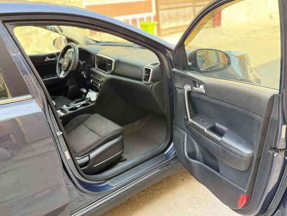 السلام عليكم ورحمه الله وبركاته 
كيا سبورتج موديل 2021 ماشية 67/ كم حادثها موضح بالصور ووالسونار هم موجود بالصور كير مكينة تبريد خير من الله صار بيها صبغ هنا بنيد ودعامية اثر شخوط يعني البجم ما بي حادث 
مكاني بغداد 
السعر 173$

***********
