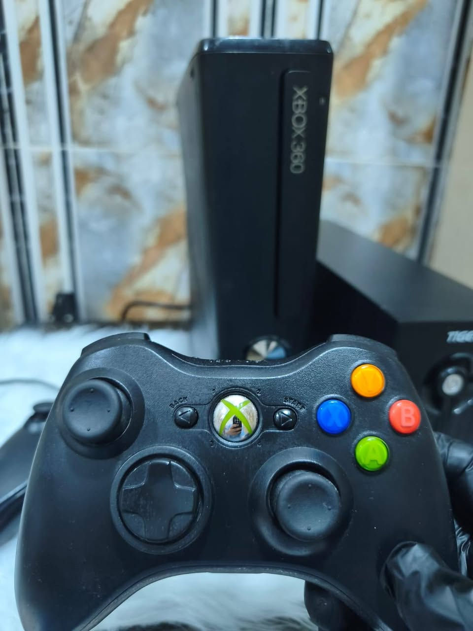 اكس بوكس 360 نسخة Slim للبيع
الجهاز

مهكر ونظيف يحتوي على

GTA 5

Mincraft XBOX 360 EDITION اخر اصدار

Call of duty black ops 1 2و DLC

Forza horizon 2 rise Edition

fnaf باربع اجزاء

 GTA San Andreas

GTA 3

Crissys 3

Call of duty modern wafer 3

Army of Tow

Slenderman

Farm simoliter

والمزيد من الالعاب المشهوره والممتعه مع حسابات رائعه ويدعم الالعاب من اجهزه (psp وxbox original)

مع هديه بطاريه لليد ومعه يو بي اس (يُباع بشكل منفصل) والهارد بسعة (256GB) اي يحمل ما يقارب (80) لعبة من جيله

بسعر 110 الف به مجال بسيط به عيب لا يؤثر عليه وهو ما يفتح اقراص فقط تنزيل داخلي (جميع العابه محملة)


**إذا كنت صاحب هذا الإعلان وتريد حذفه لأي سبب، رجاءا أرسل رسالة إلى الدعم الفني**