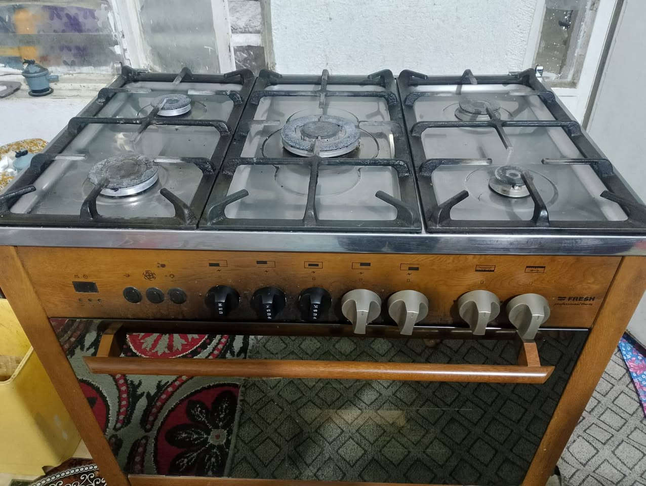 السلام عليكم طباخ 5عيون افرش اخو لجديك كله شغال من فرن من جداحه 
العنوان الشعله لستفسار ***********
