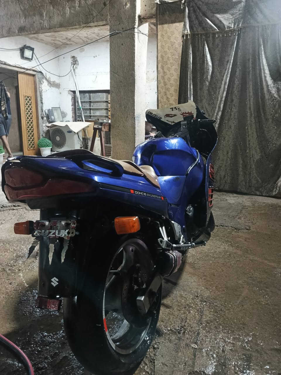 سلام عليكم  Suzuki RF 400 
أي نقص ما بيه صار صوت قوي بالمكينة ومتروكه
ابيع طافية كوم حديد 
٣٥٠ وبيه مجال مكاني بغداد سلمان باك 
***********
