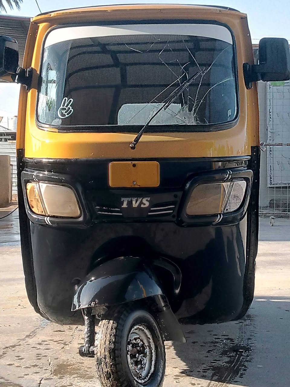 السلام عليكم شباب بس اقري تفاصيل اولا
تكتك تي في اس اوراق للبيع طالعه من مزاد وبيه امر قضائي موديل 18 تكتك كامله معمرة ماناقصه شيء كهربائيات شغاله قمجيات جدد وشوفت عينك التكتك مكاني ابو غريب 
قرب جسر الزيتون السعر مليونين ونص وبيه مجال للطيبين والاتصال ع الارقام
***********
***********
وجادم للطيبين شراي اتصل وابشر
