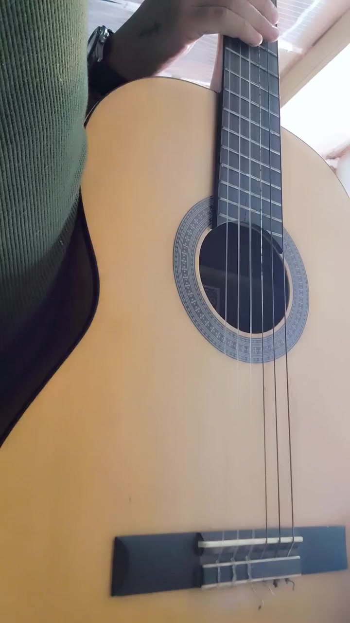 كيتار بريفادا كلاسيك ايطالي فلامنكو صوته كلش راقي يحتاجله فقط تبديل اوتار لان اوتاره قديمه وهنا عازفلكم بي طبعا الكيتار من ٢٠١٨ عندي اخذته ٢٤٥ ورايده للبيع بسعره ١٧٠ بي طخات بسيطه كلش


**إذا كنت صاحب هذا الإعلان وتريد حذفه لأي سبب، رجاءا أرسل رسالة إلى الدعم الفني**