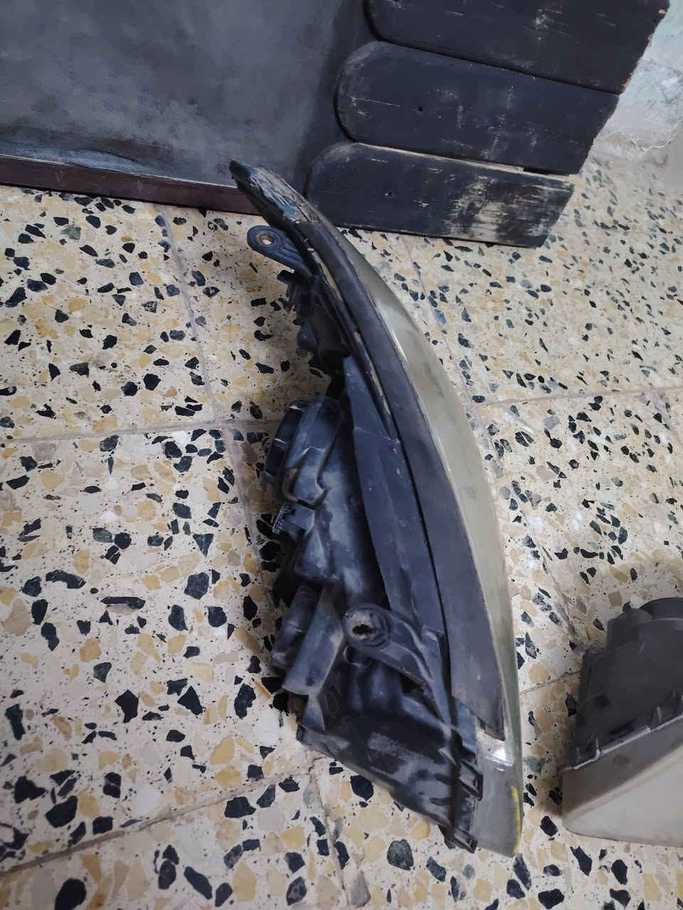 أغراض للبيع سياره النتره
تكة لايت مو نظيفه

زوج مرايات جامه مكسوره

قبق ولفات

زوج لايتات نظيفات
***********
***********
