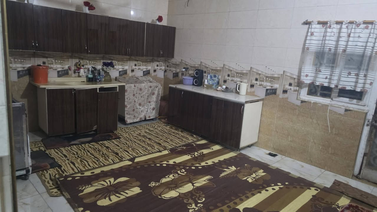 السلام عليكم
بيت في حي الزيتون زراعي سند 25 مساحة البيت 220 
يحتوي على غرفتين وصاله ومطبخ وطارمه وصحيات داخل وخارج واستقبال ما كامله للاستفسار الاتصال على الارقام التاليه
***********
***********
