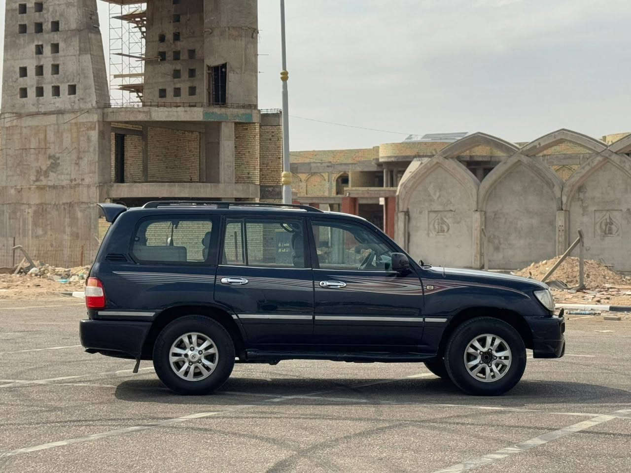 لا ندكروز موديل 2000محدثه 7خليجي سعر 108 سياره جديده وجاهزه مكفوله كفاله عامه من الضربه وتبديل مصبوقه جمالي فقط بدون دواخل مواصفات دفع رباعي  شاشه كبيره كامره كشنات كهربائي  غرفه جيده 7راكب حاديه جديده ١٠٠ب١٠٠ تخم تاير تبريد ثلج دبل تانكي محرك وكير مكفولات مكان السياره كربلاء المقدسة الستفسار اكثر تصال *********** كربلاء, العراق
