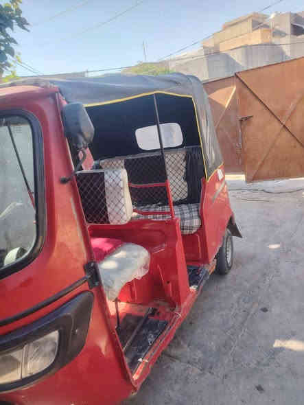 سلام عليكم تفي اس البيع موديل18تكتك بلدية محرك12تكتك خير من اللة المكان بغداد المحمودية شراي تصل*********** السعر ٢٥٠٠
