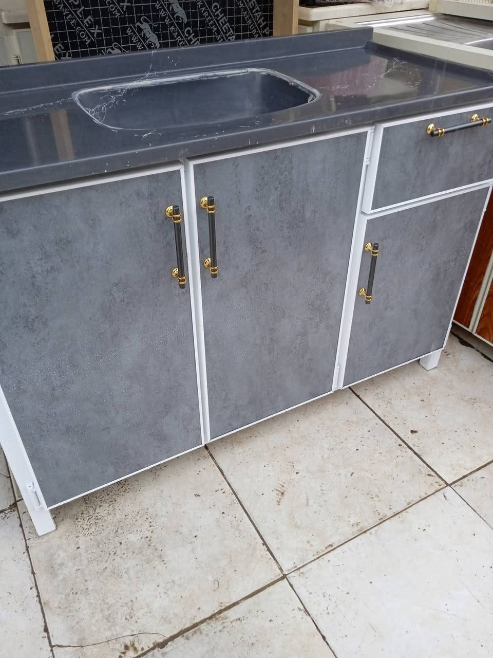 اغراض مستعمله نظيفه جدا للبيع هفلان قرب جامع سيد طيب ***********
