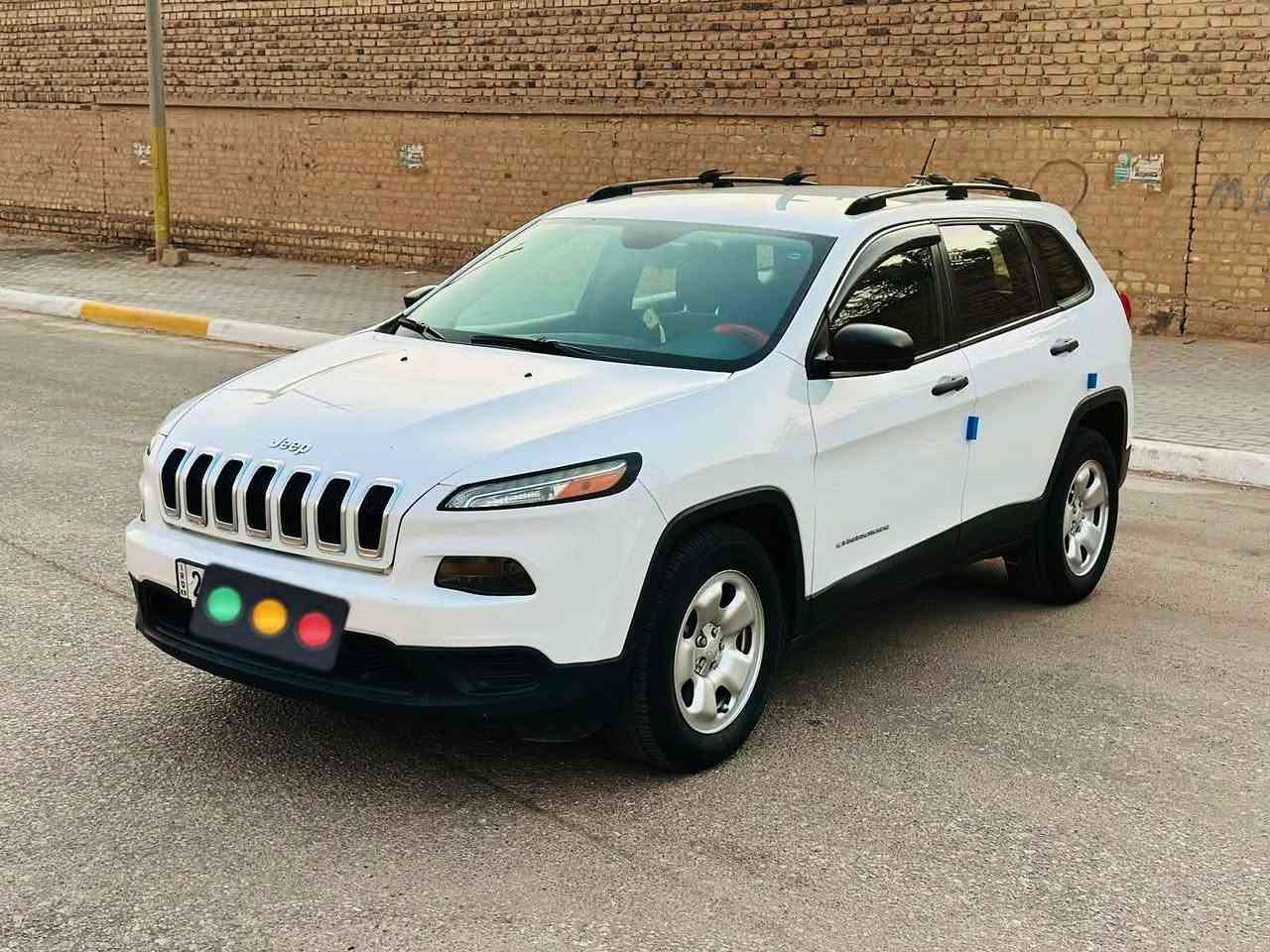 جيب شيروكي بزون 2016 سبورت داخله كلين بدون حادث بالعراق صار بيها مكان صبغ قليل بالجاملغ الايمن مواصفات حلوه بيها والسيارة جدا نضيفه محرك 2400 دوش رقم سليمانية للبيع او مرارس بسوناتا 15 -16 -17 السعر المطلوب 125مكانها كربلاء 
***********
