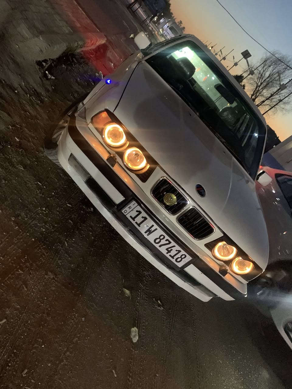 سلام عليكم
بي ام 525 رقم بغداد دولي بسمي
 موديل 1990  محرك مفتوح مو مسكر
كير و محرك خير من الله بجم عريض داخل اسود بيع او مراوس السعر 
55بيهه مجال ***********
