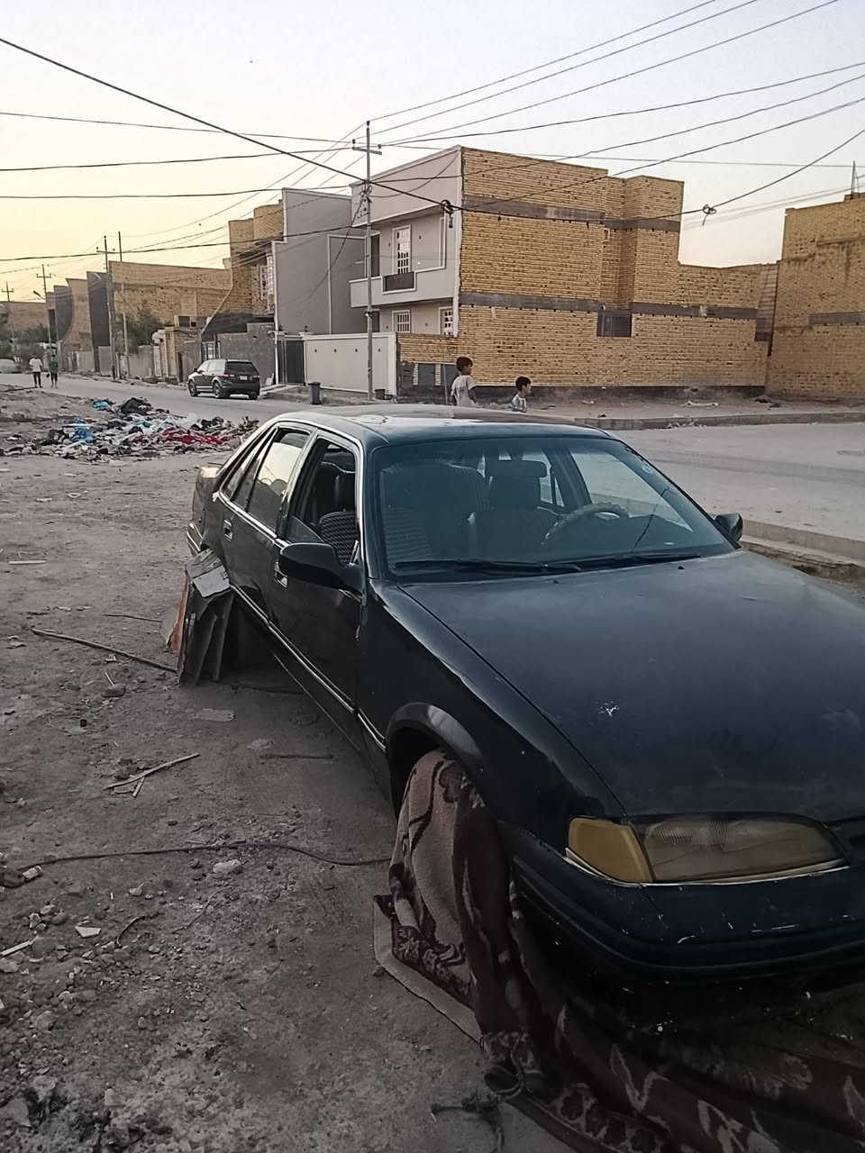 السلام عليكم سياره دايو برس للبيع السياره اتبخر أو ما تشتغل السياره حلو او نضيفه ارقام انكليزي السعر 20,ورقه أو بيه مجال رقم صاحب السياره ***********
