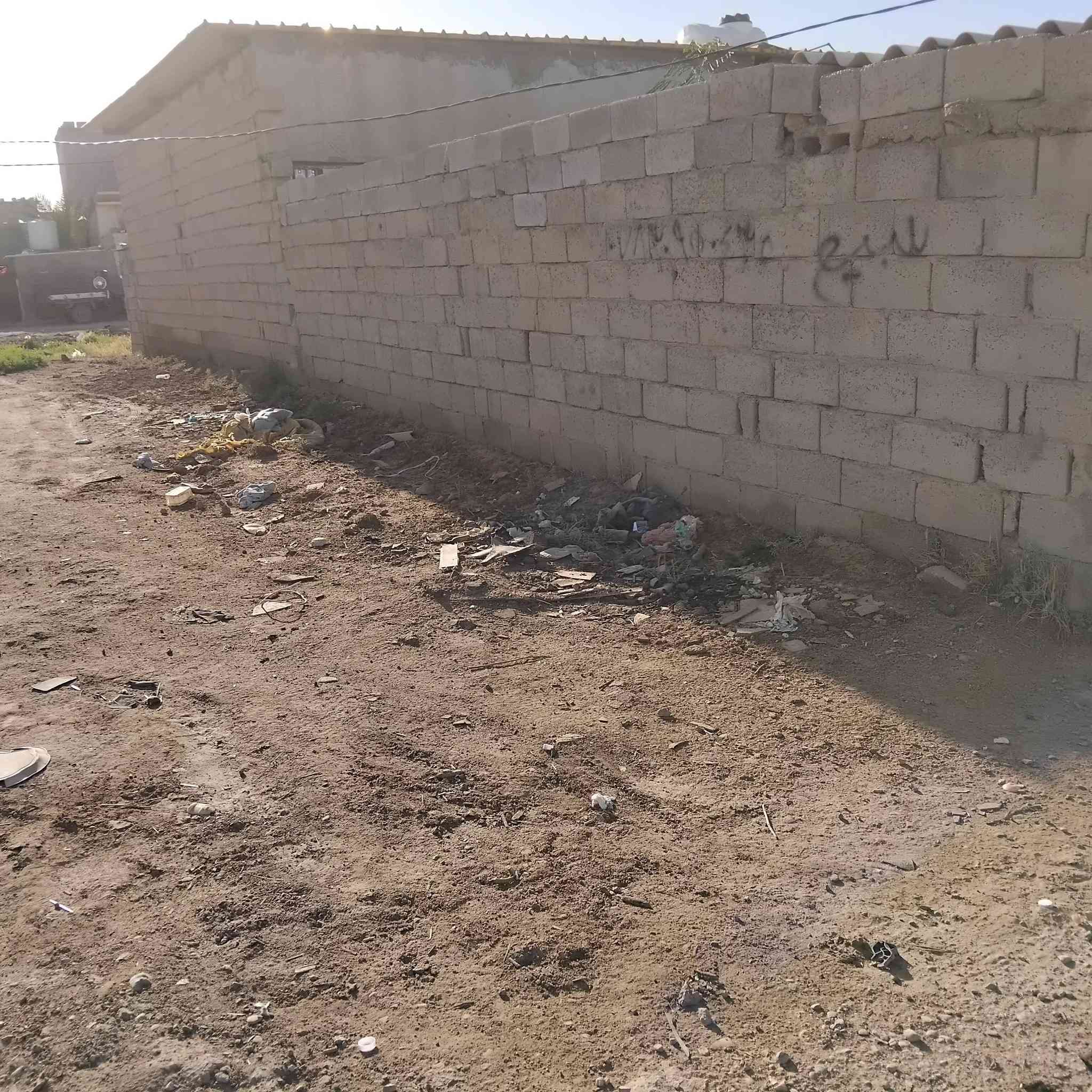 على بركة الله تعالى قطعة ارض للبيع المساحة ٢٠٠ م واقع حال اكثر بين البيوت مدفونه كبل تبني عليه العنوان واسط العزيزيه  شارع البزل قرب شهيد ابوعلي  السعر ٥ لاستفسار مراساله الحساب


**إذا كنت صاحب هذا الإعلان وتريد حذفه لأي سبب، رجاءا أرسل رسالة إلى الدعم الفني**