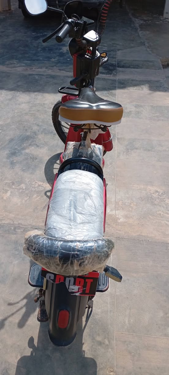 السلام عليكم
مطور شحن للبيع موديل 24 
نضيف حيل وكامل ملحقات الأصلية 
ما بي أي نقص البطاريات جديدة 
السعر 275 وبي مجال 
التواصل على هاذة الرقم ***********
