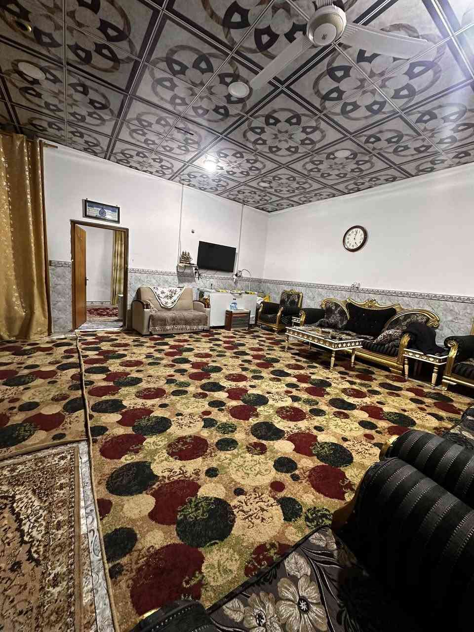 سلام عليكم دار سكن البيع
أبو الخصيب العوجه يبعد عن طريق 
العوجه تقريبن 300متر 
طابو زراعي عراقي اصل 
مكون من غرفتين وديوان وصاله كلش جبيره
ومطبخ وحمامات داخلي وخارجي 
المساحه 200متر
السعر48 
وبي مجال
استفسار 
اتصل ***********
