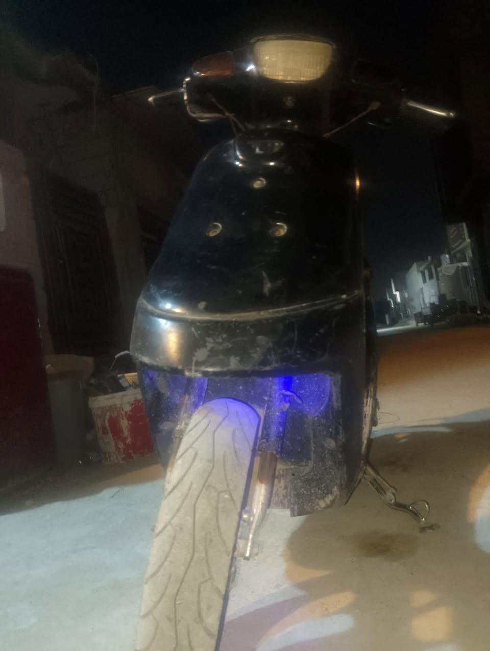 سلام عليكم 
دراجه بطه للبيع 
شاصي مكفول مكينه نضيفه 
تشتغل هندر لايت شغال اشاير شغاله نقص فقط باتري 
سعر ٢٠٠ وبيه مجال بسيط
رقمي ***********
