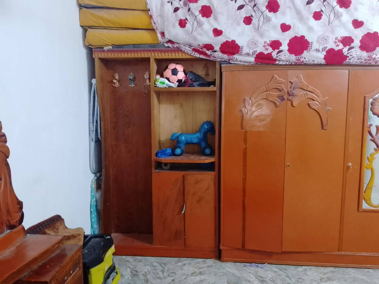 سلام عليكم غرفه نوم للبيع سعر 350 وبيه مجال
***********

