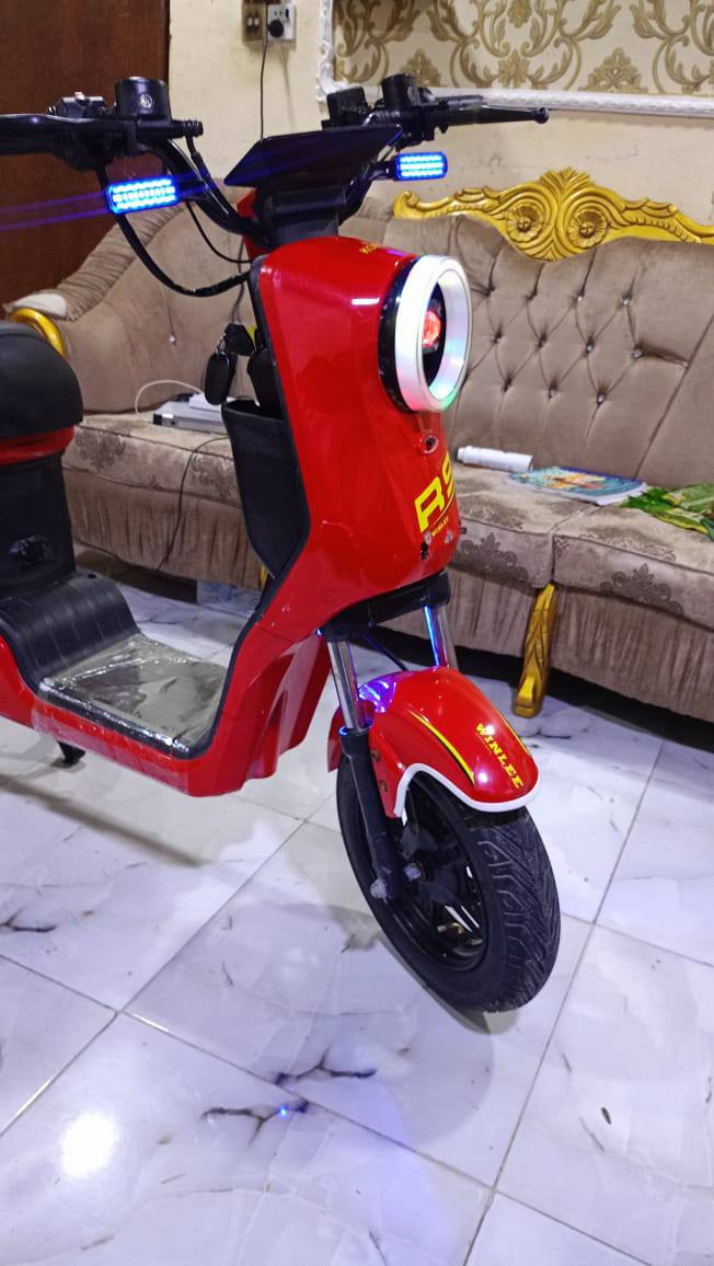 دراجه شحن ار 9دراجه كلش نظيفه سريعه كامله بطاريات حجم كبير 22امبير نظاف وقويات لا يوجد بيها لا كسر ولا زلغ ولا عواج سعر375العنوان بصره نواب ظباط مقابل مستشفى العسكري ***********
