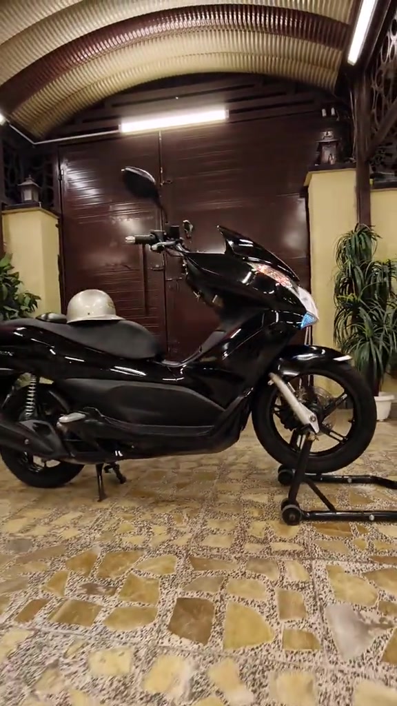 للبيع ( PCX) الجيل الأول ( ياباني) للاستفسار/***********/ حاوية رمبة مكفولة كفالة عامة من معرض دبي لبيع الدراجات اليابانية والكهربائية الاعضمية قبل خروج الكم بإدارة مهند الدبي

