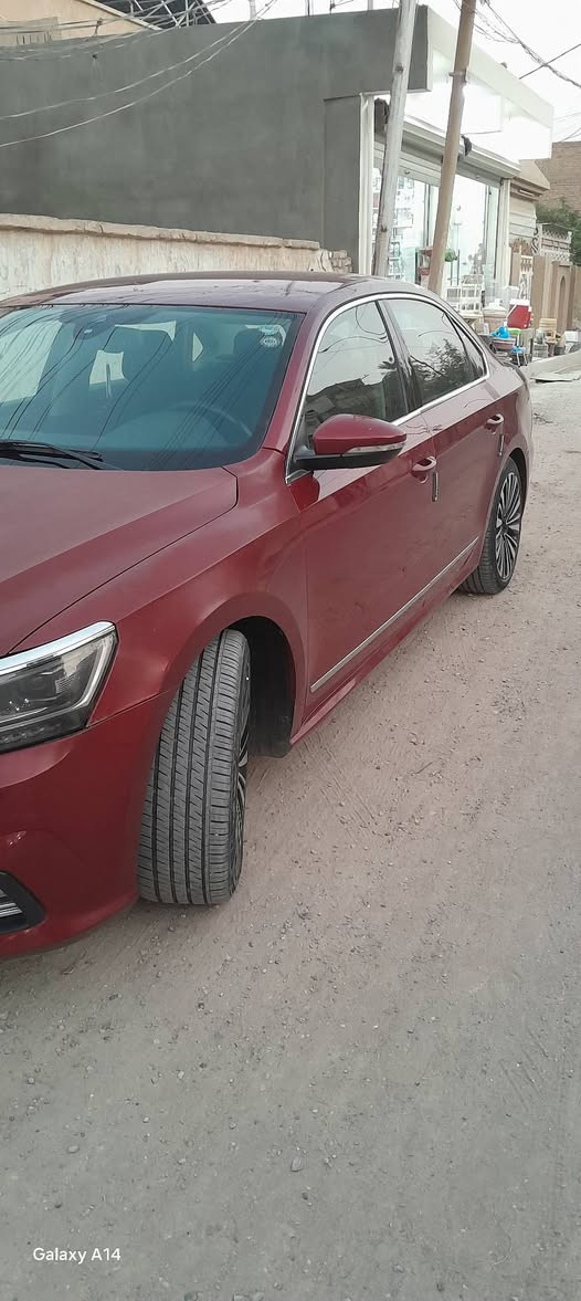 🚘 فولكس واجن باسات للبيع 🚘
​المواصفات العامة:
• ​النوع: فولكس واجن - باسات وارد امريكي (Volkswagen Passat)
• ​اللون: أحمر ماروني (دم الغزال)
• ​الرقم: أربيل / كوردستان (بسمي أرقام  هزة جديد مضمونة تحويل مباشر )
• ​الموديل: [2017]
• ​المحرك: [ 4 سلندر / 1.8L Turbo ]
• ​المسافة المقطوعة (الماشية): [306082] كم وقابل للزيادة
📝 تفاصيل إضافية:
• ​الحالة العامة: الضرر البليغ بند وجاملغ، محرك بحالة جيدة  (قير)  بحالة ممتازة. ( تجي تفحص سونار )
• ​التجهيزات: ، تبريد ممتاز، دواخل نظيفة جداً، نظام أمان متكامل.
• ​المكان: [ ديالى جديدة الشط ]
​💰 السعر والتواصل:  
السعر المطلوب: [ 120 $ ورقة ] (قابل للتفاوض البسيط)
• ​رقم الهاتف/واتساب: [***********] بغداد, العراق
