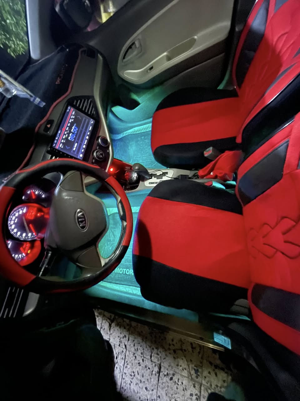 السلام عليكم كيا بيكانتو2012 خليجيه اربعه سلندر١٤٠٠ بدون صبغ ولا ضربه بس اكو شخوط وجراد  ماشيه ١٧٦ السياره مابيه نقص ابد وكلشي شغال وحداديه وصدر جديد وتبريد ثلج سعرهه٧٦ وييه مجال قليل للشراي للاتصال ***********للتوضيح رقم السياره مميز
