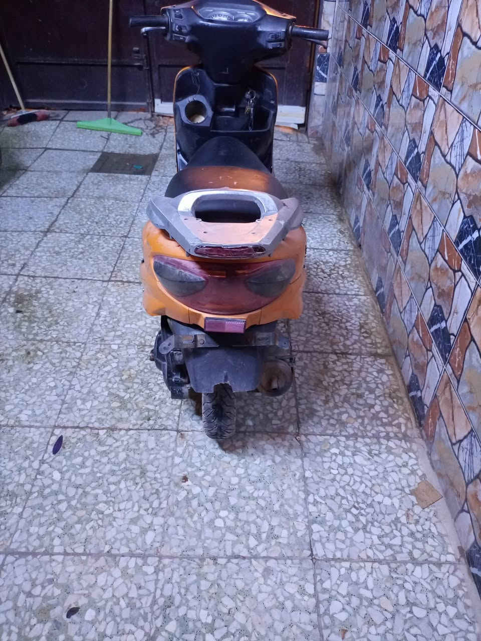 السلام عليكم دراجه سيام دراجه متروكه بس عوزاترتب السلف أو الهندر مكينه جديدا امانت الله ابيع كوم حديد 150قغل سرعه 140تايراتت جدد كهرباء شغاله هورن لايت بكلايت المكان زعفرانية أربع شوارع ***********
