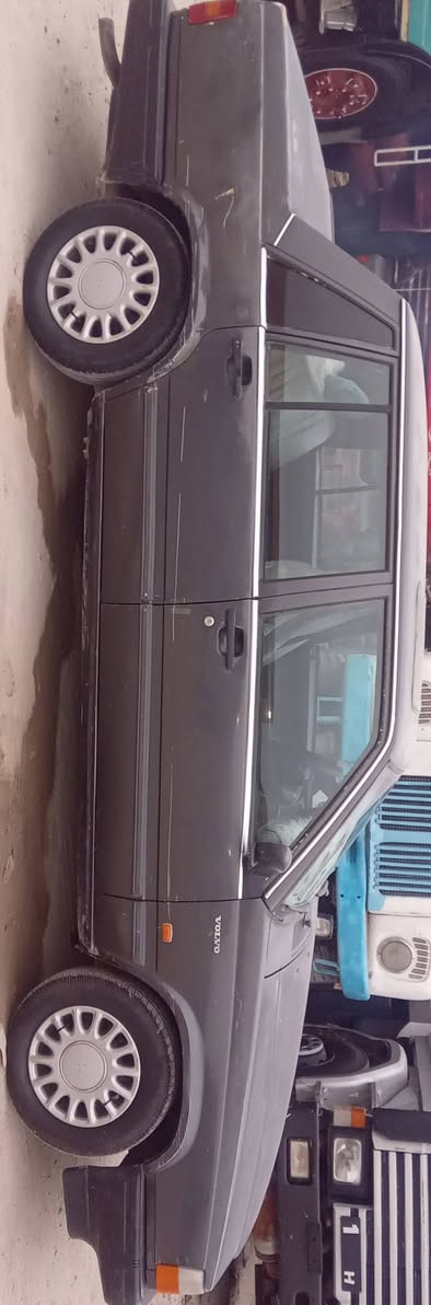 سلام عليكم لبيع سياره فولفو مديل 90 رقم نجف مكينة وكير ابلاديات حدايه نص عمر تخم تاير كهربايته شغاله مكفوله من صبغ وضربه قويه مكان سياره في النجف حي ميسان السعر 31 
***********
