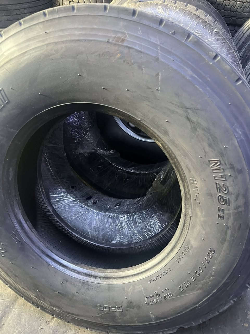 السلام عليكم وصل تايرات هينو قياس 225/90/17.5 سعر زوج (190) الف متوفر جمله مفرد مكاني كراده مجمع مشن يوجود توصيل لجميع المحافظات 🌹🤍
***********
