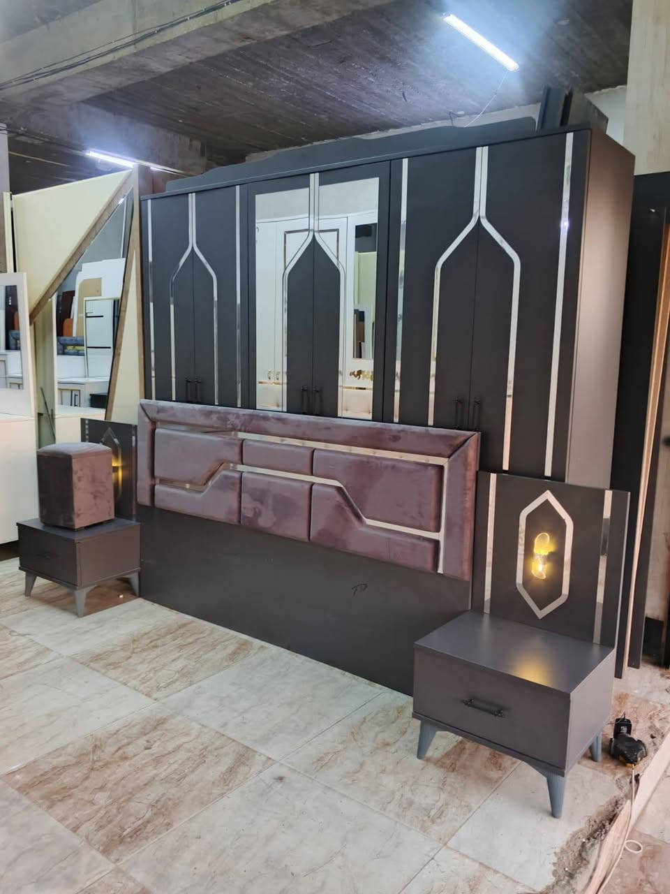 غرفة 6 ابواب 6 قطع
للاستفسار ***********

