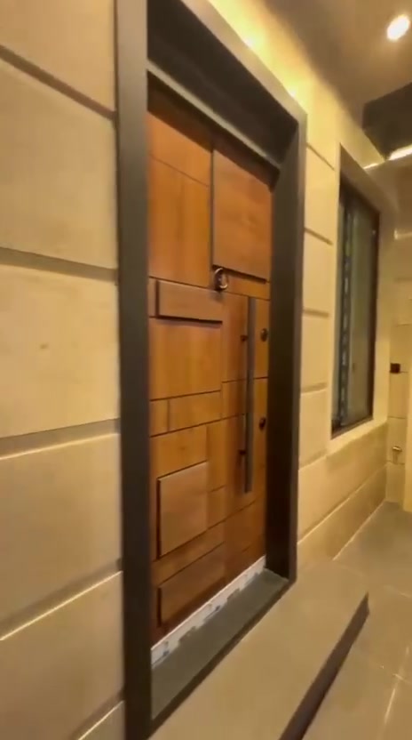 ​🏡 بيت حديث للبيع في حي الجهاد 🏡
المواصفات العامة:

​📐 المساحة: 100 متر.
​📐 الأبعاد: الواجهة 5 متر | النزال 20 متر.

​🏗️ حالة البناء: بناء جديد وحديث (درجة أولى).

​التفاصيل والتقسيم الداخلي:
​🛏️ 3 غرف نوم.

​🛋️ صالة واسعة + غرفة استقبال.

​🍳 مطبخ مجهز.

​🚽 صحيات (عدد 2).

​☀️ منور (عدد 2).

​📍 الموقع: حي الجهاد - منطقة الخارجية (مربع البدالة).
💵 السعر: يرجى التواصل على الخاص.

​💼 للمراجعة والاستفسار:

👑 ((( مكتب الصادق للوساطة العقارية )))
👤 بإدارة: أبو حسين
​📍 عنوان المكتب: حي الجهاد - قرب الكراج - مقابل مخابز الريان.

​📞 للتواصل والاتصال:
​آسيا سيل: *********** (متوفر واتساب 💬)
​زين العراق: *********** (اتصال مباشر 📞)
