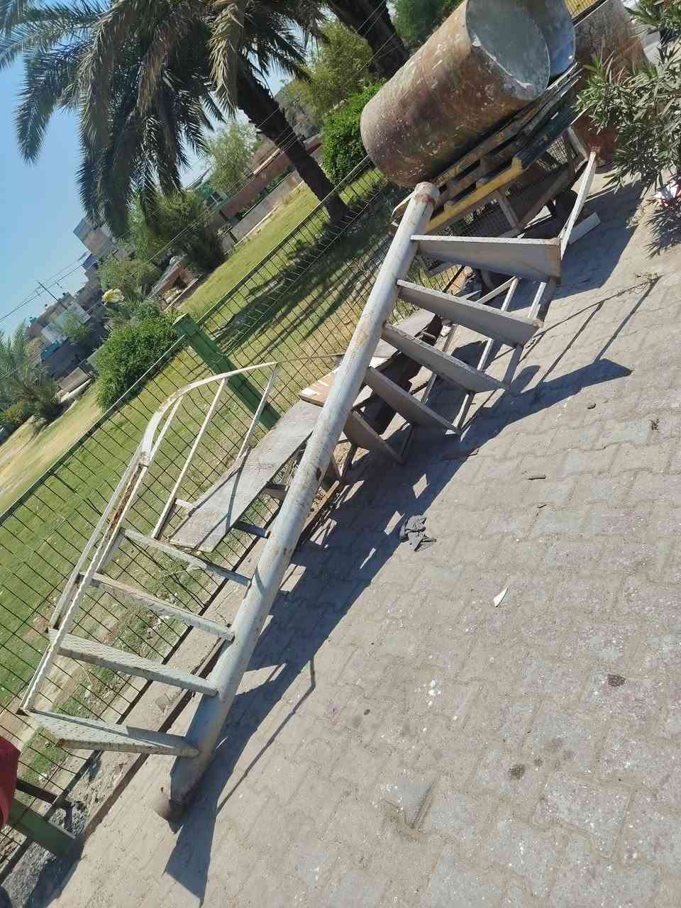 للبيع
( درج دوار حديد  ) 
: العرض 60
: الطول 136
السعر 350 ألف فقط 
الهاتف /***********
#بغداد
