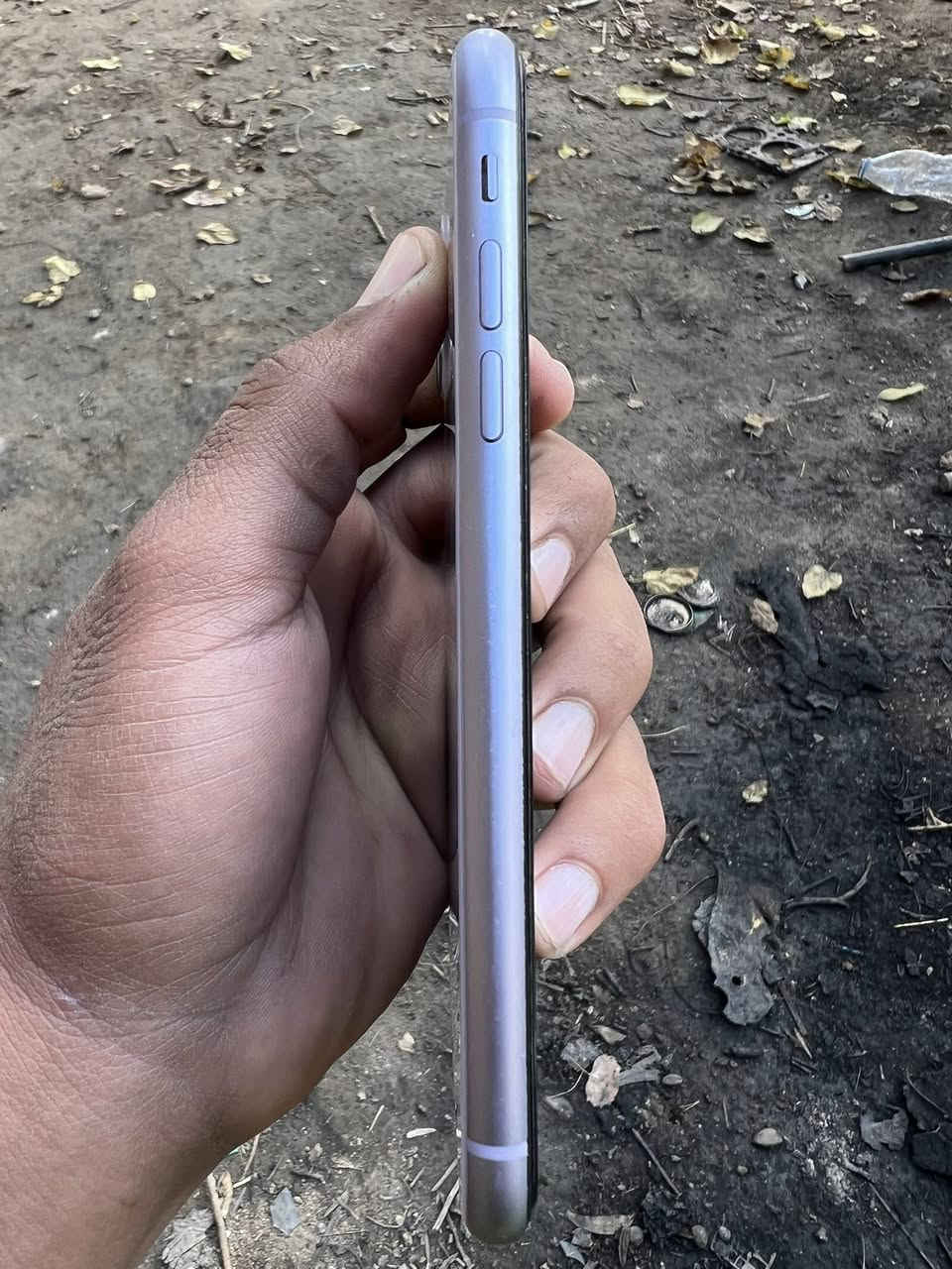 سلام عليكم أيفون 11عادي جهاز كلش نظيف كلشي مامفتوح بي بطارية 🔋 74بلاد السعر 275 وبي مجال العنوان بابل المسيب مفرك الفراشه ***********
