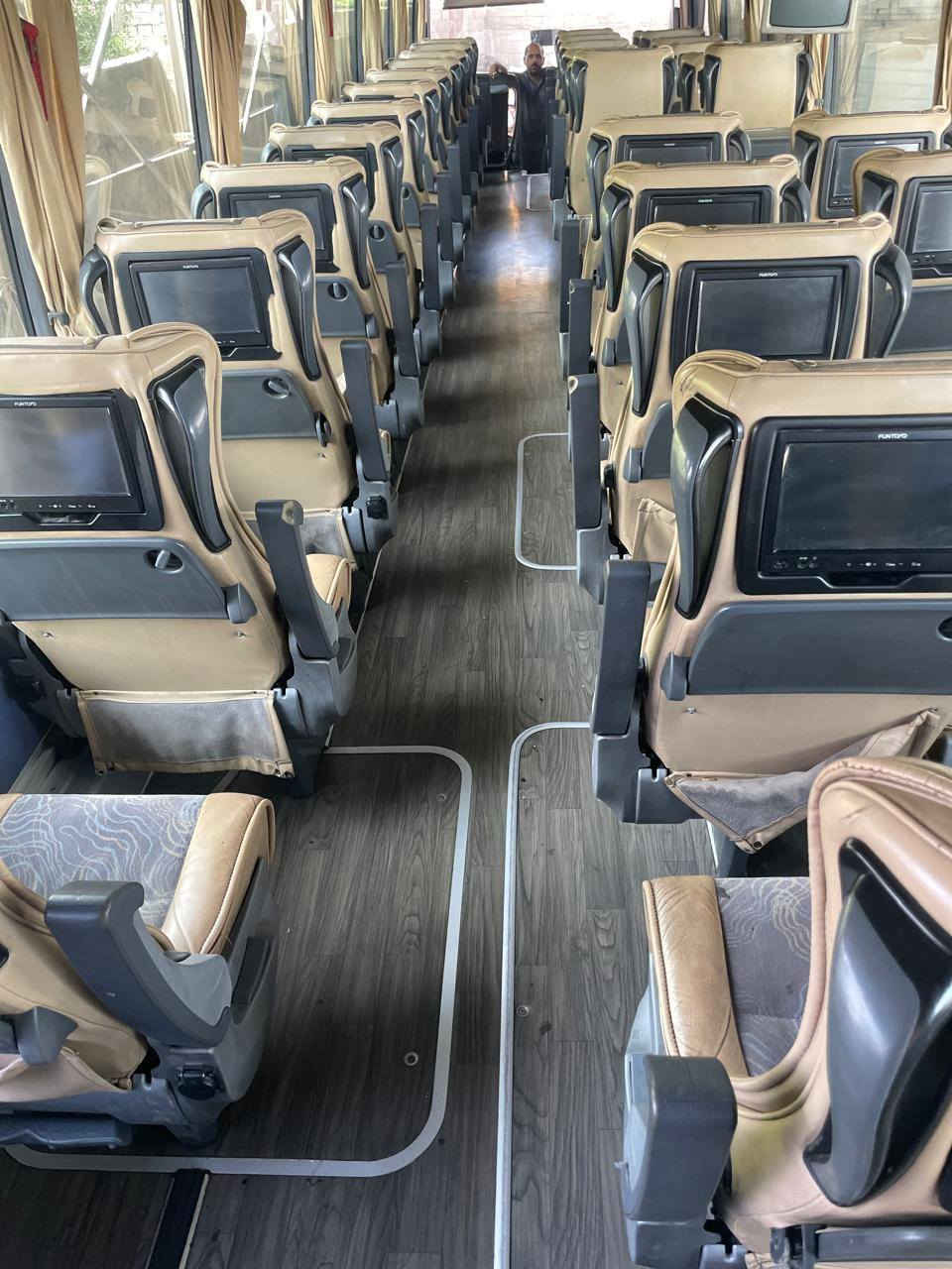 سلام عليكم باص ام السيوف كير جوك رقم انكليزي مداور ثاني يوم حجم ١٦بيع فقط بدون مراوس vlp الاتصل ع الرقم  ***********
