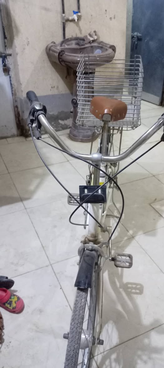 للبيع السعر ٧٥ مال حاوية الحجم ٢٦ كامل ما ناقصه شي للاتصال *********** بيه واتساب
