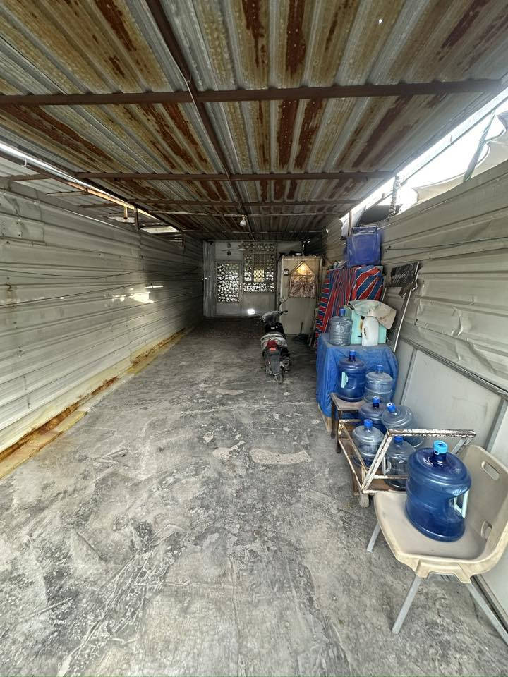 مشتمل للبيع
مساحة ٣٧,٥ 
واجهه ٣،٥
نزال١١،٥

طابو ملك صرف بناء سنة ٢٠١١ مسلح 

يقع في منطقة حي اور موقع مميز قرب سوق حي اور 

ثاني قطعه من الشارع العام (ساحة تشجير)منطقة الضباط 

يحتوي على استقابل وحولي داخله خدمات 

الطابق الاول غرفتين نوم 

الطابق الثاني بيتونه مع سطحين +مخزن 

السعر١٣٠ مليون 
 للاستفسار التواصل مع صاحب الدار 

واتساب ***********
