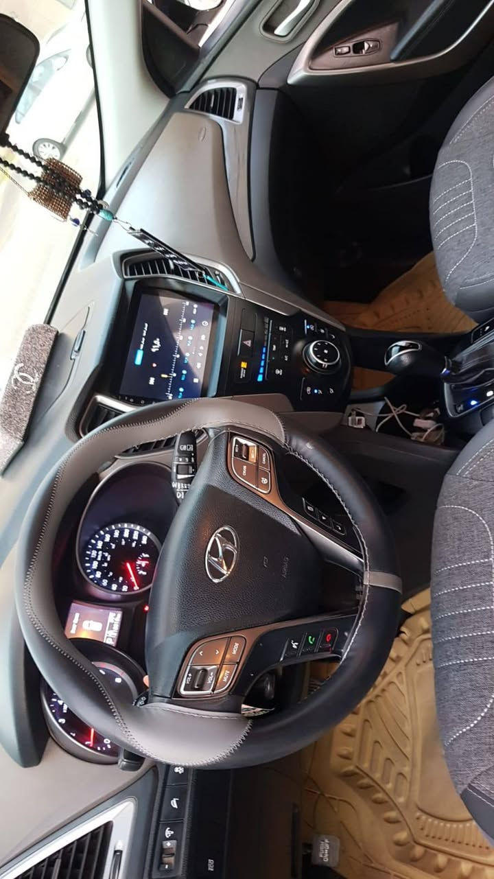 السلام عليكم
للبيع 
سنتافيا 2016  رقم اربيل دولي تحويل مباشر هزة، سنوية جديدة ، بسمي
محرك 2.4 ،GDI
مواصفات سبورت 
تحكم استيرن 
شاشة 
اشاير مرايات
داخل بيجي أصل 
تبريد قطعتين 

وبعد بيها مواصفات معروفة للسبورت
ايرباكات كلها سليمة 

ضررها موضح بالصور 
 
بالعراق ما بيها اي حادث 
سيارة مالت بيت واستخدام شخصي
ض
السعر 155 وبيها مجال
مكان السيارة بغداد
للاستفسار 
***********
