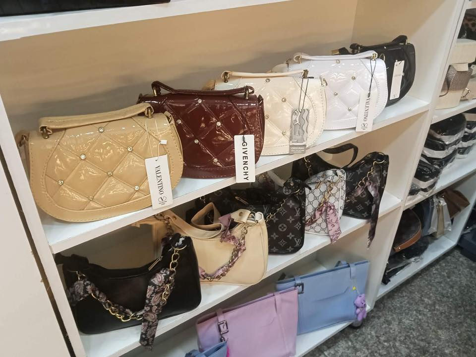 حقائب سعر القطعه ٥ الالف دينار تركي اصلي النهروان خدمه توصيل موجود واتساب ***********
