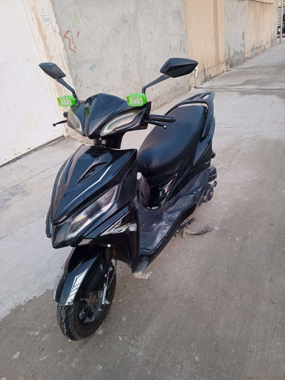 سلام عليكم شباب للبيع دراجه جديد مكينه معمر جديد صارله اسبوع تايرات جديد سعر 375بي مجال هو هذا رقمي ***********
