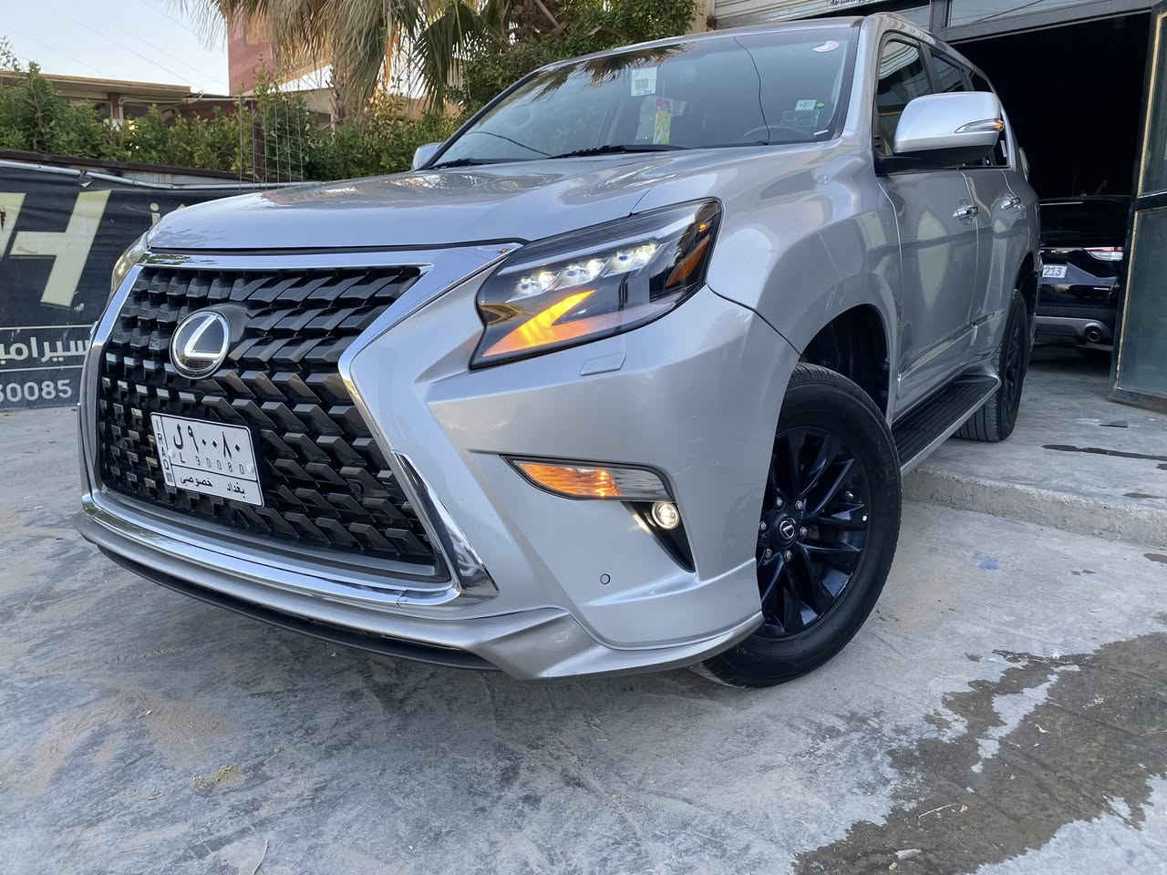 السلام عليكم. لكزز برادو موديل 2019 وارد امريكي حادث بسيط جدا صور الحادث بالمنشور مواصفات فول اعلى فئة 
رقم بغداد مميز السعر 297$ وبيها مجال للاستفسار ***********
